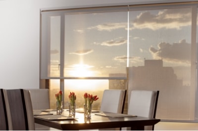 Reduce el paso de los rayor UV con Cortinas y Persianas Sunflex